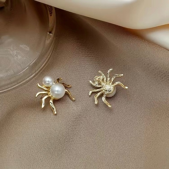 NEW Spider Earrings Elegant Faux Pearl Stud Classic Jewelry Whimsigoth Cosplay - Picture 4 of 5